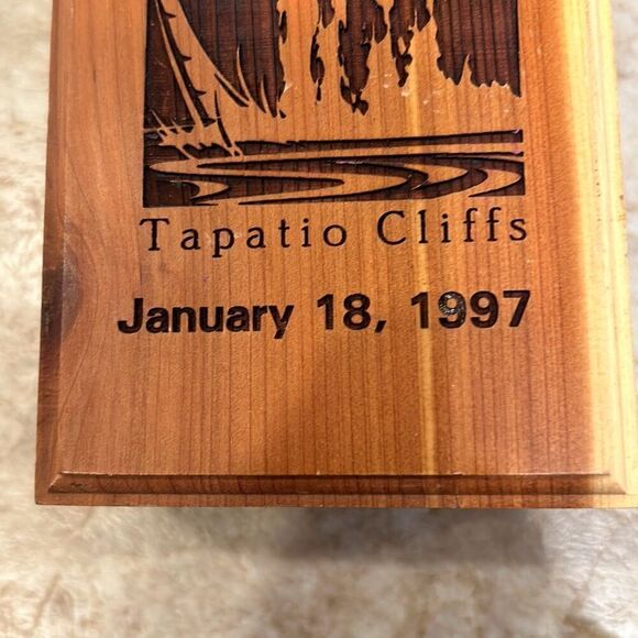 Vintage Cedar Box - Picture 5 of 5